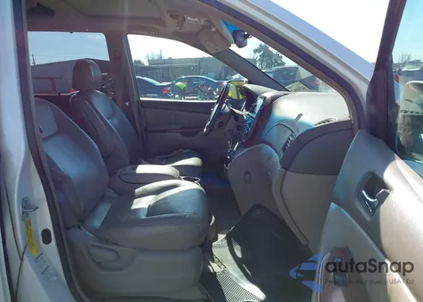 2004 Toyota Sienna Xle Limited z USA, uszkodzony, nr VIN 5TDBA22C54S010535